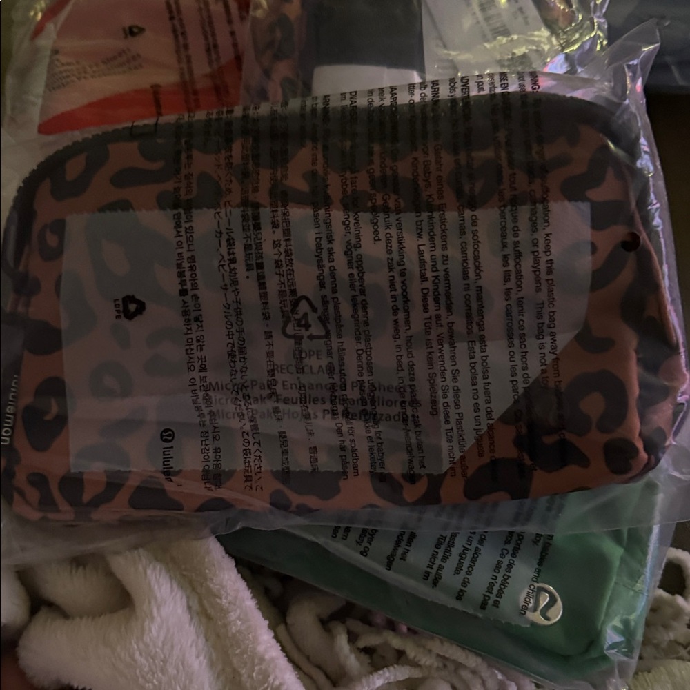 lululemon athletica NWT Leopard Print Belt Bag 1L - Picture 7 of 8
